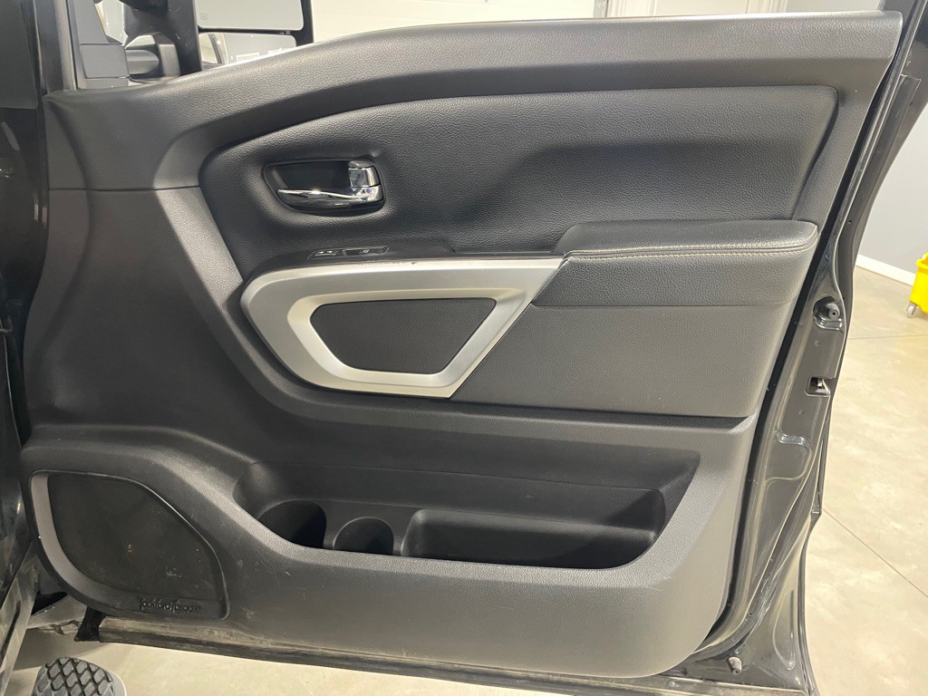 2016 Nissan Titan Image 28
