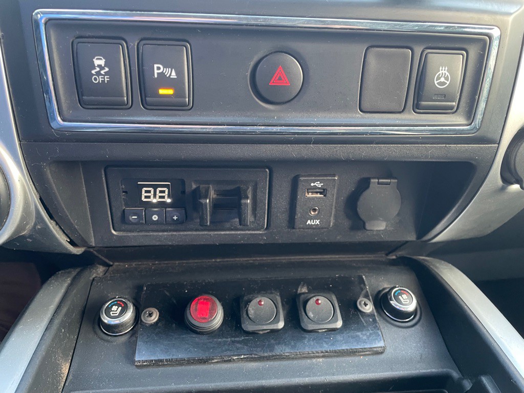 2016 Nissan Titan Image 35
