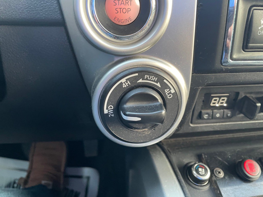 2016 Nissan Titan Image 36