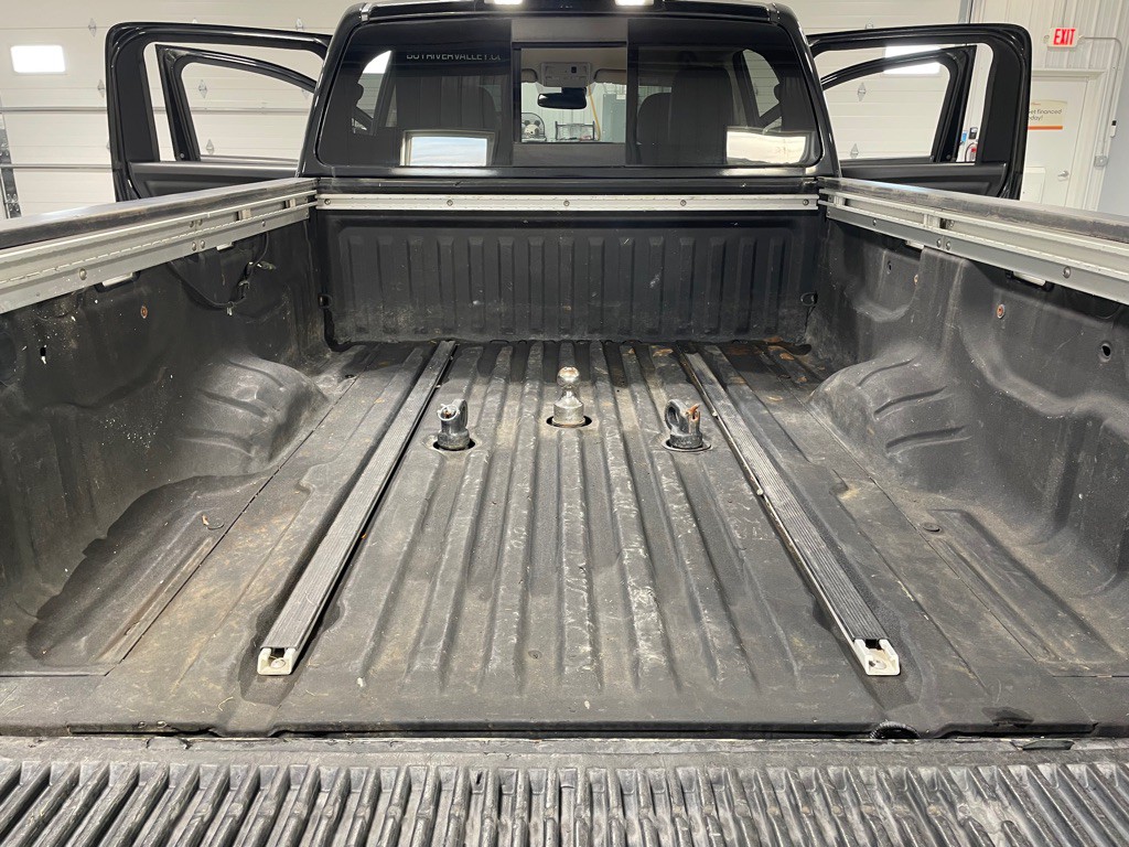 2016 Nissan Titan Image 38