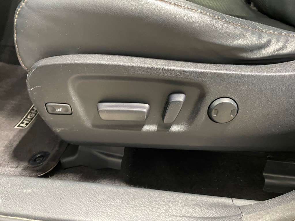 2016 Toyota Highlander Image 10