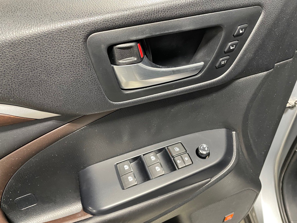 2016 Toyota Highlander Image 11