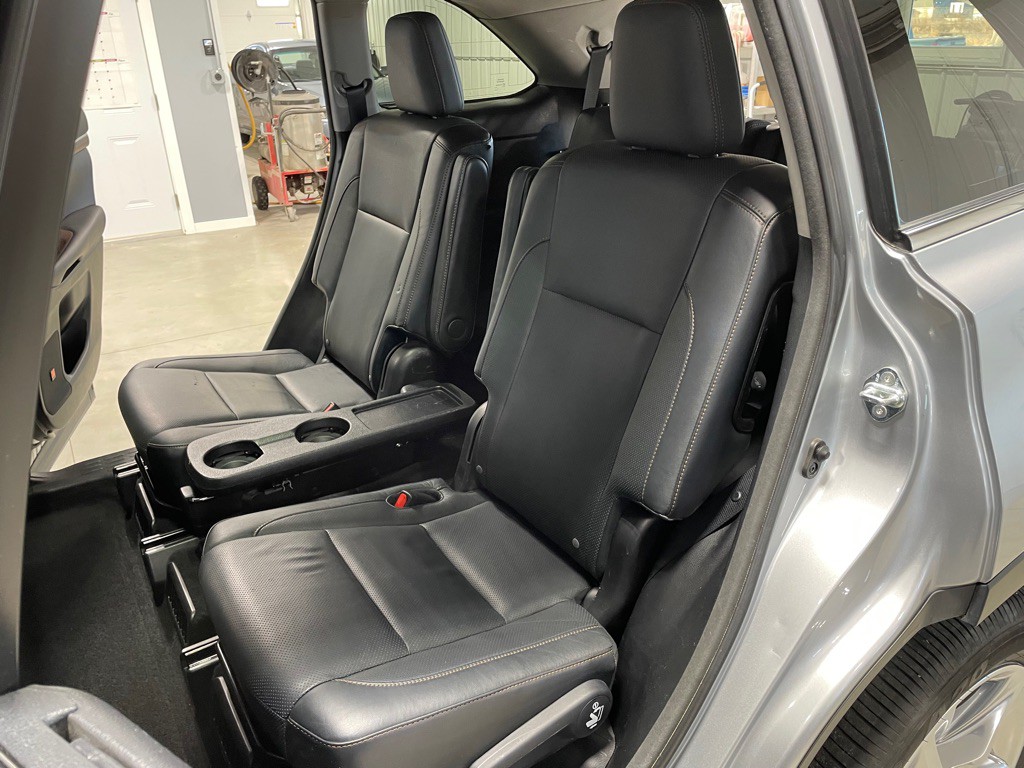 2016 Toyota Highlander Image 14