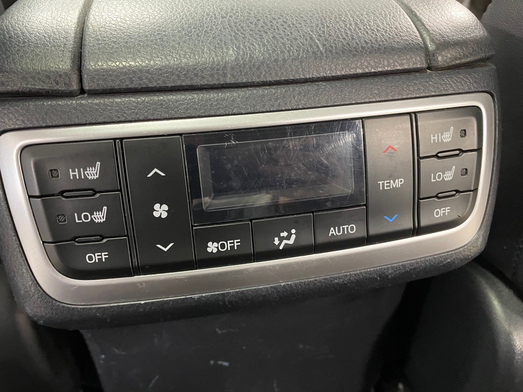 2016 Toyota Highlander Image 16