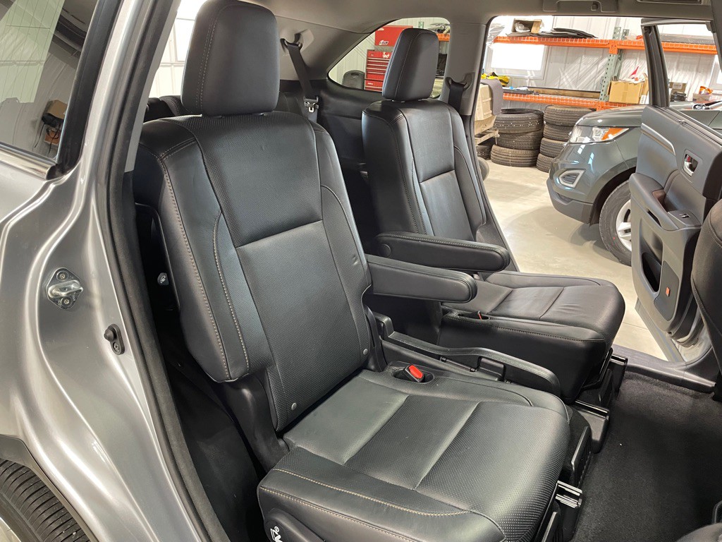 2016 Toyota Highlander Image 22