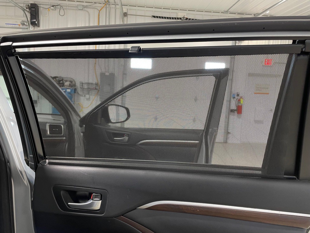 2016 Toyota Highlander Image 24