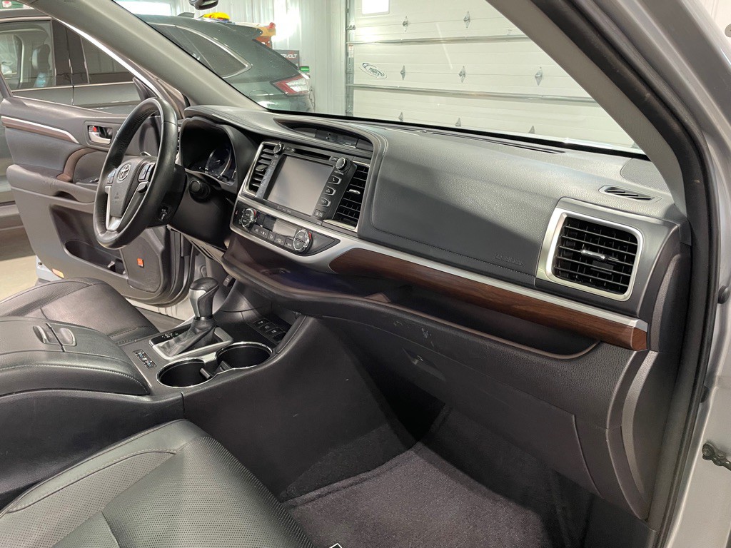 2016 Toyota Highlander Image 26