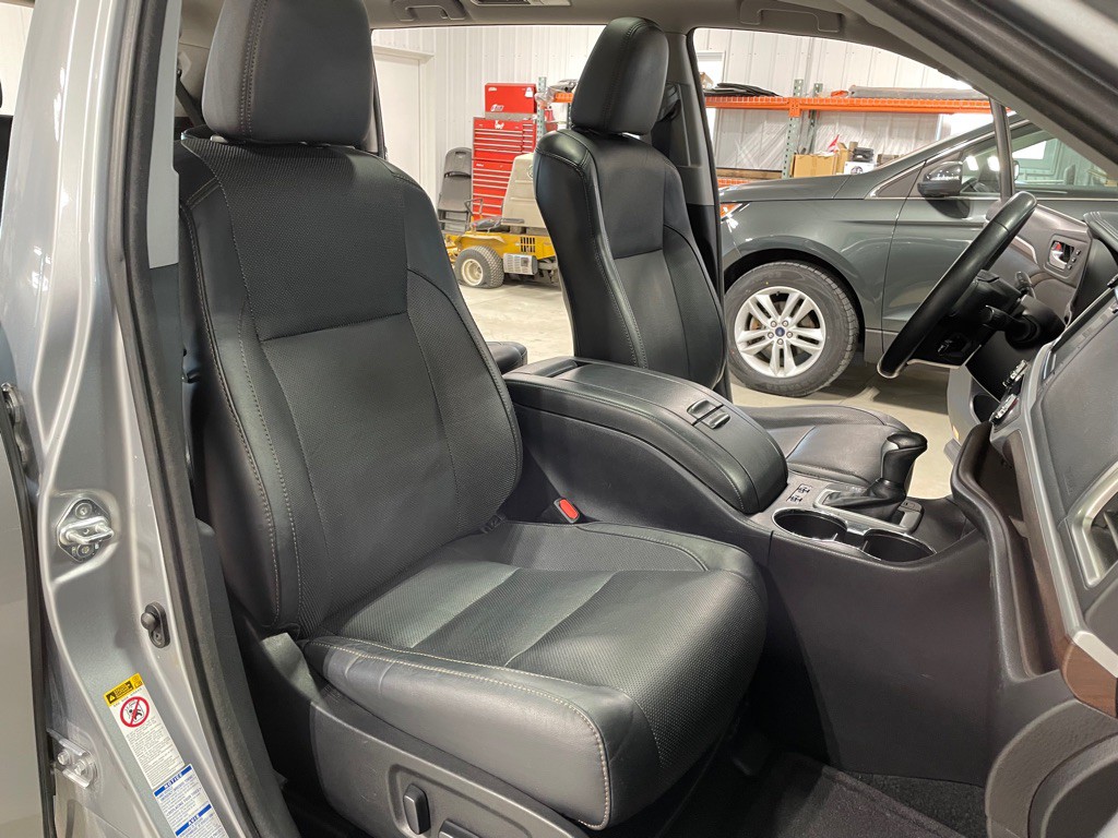 2016 Toyota Highlander Image 27