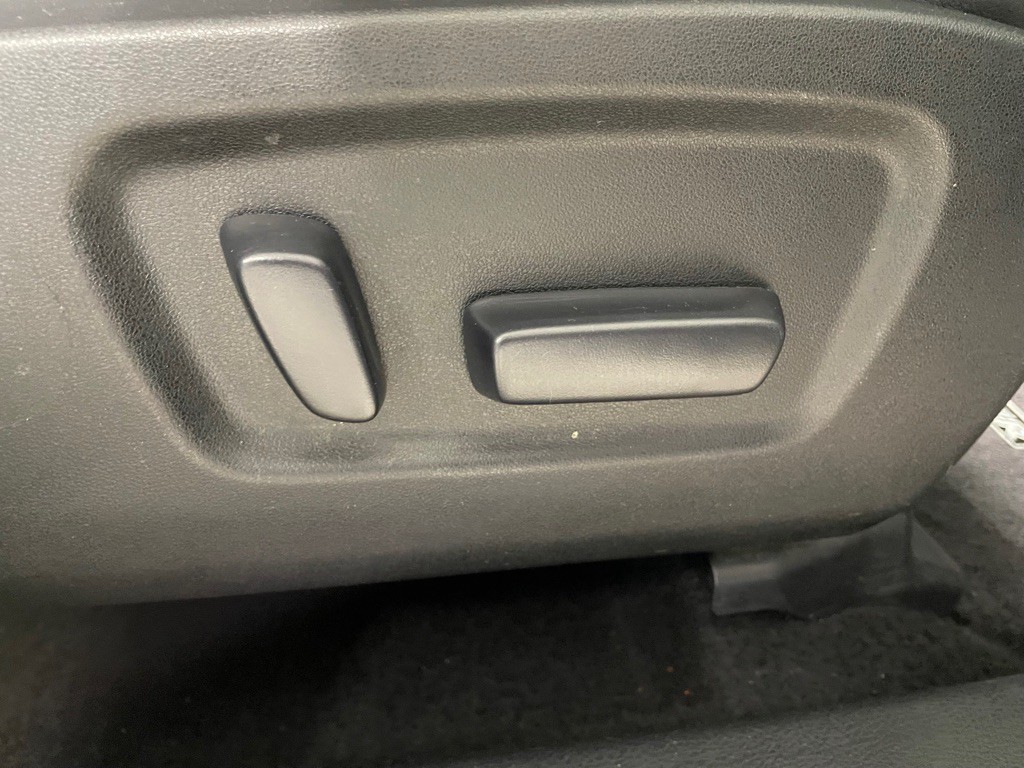 2016 Toyota Highlander Image 28