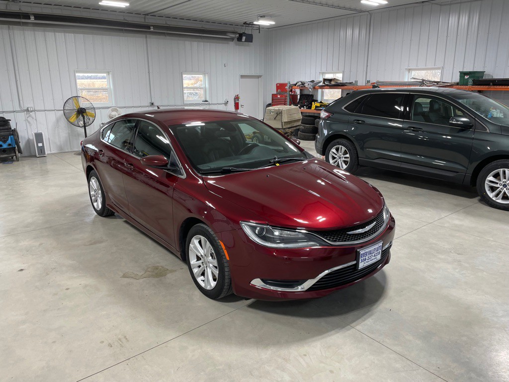 2016 Chrysler 200 Image 1