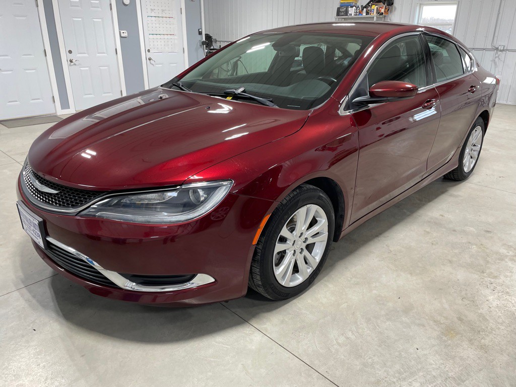 2016 Chrysler 200 Image 3