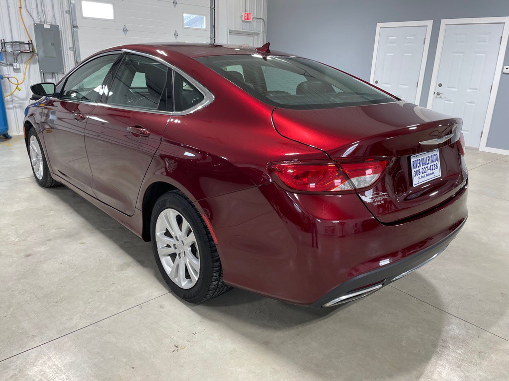 2016 Chrysler 200 Image 5