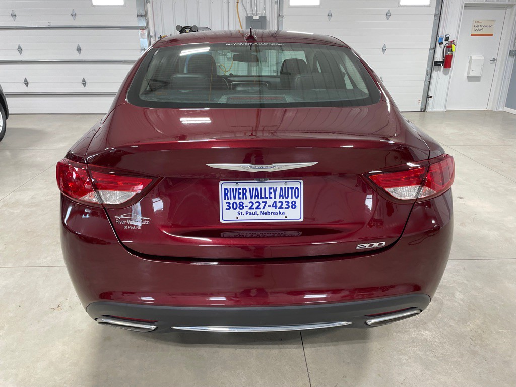 2016 Chrysler 200 Image 6