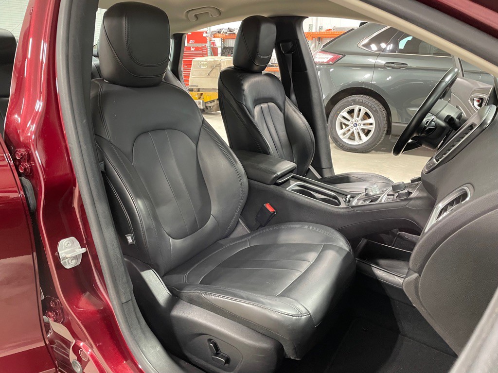 2016 Chrysler 200 Image 23