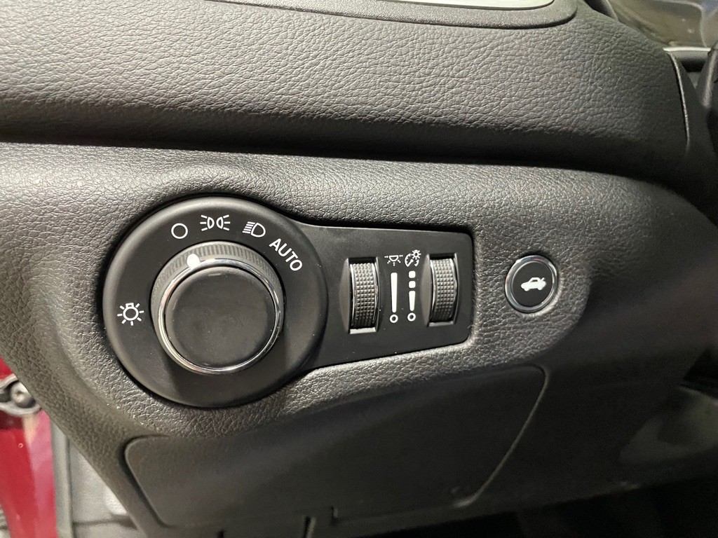 2016 Chrysler 200 Image 27