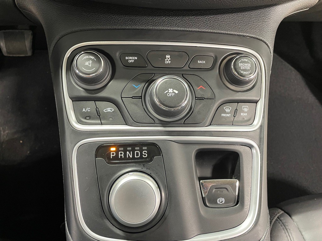 2016 Chrysler 200 Image 32