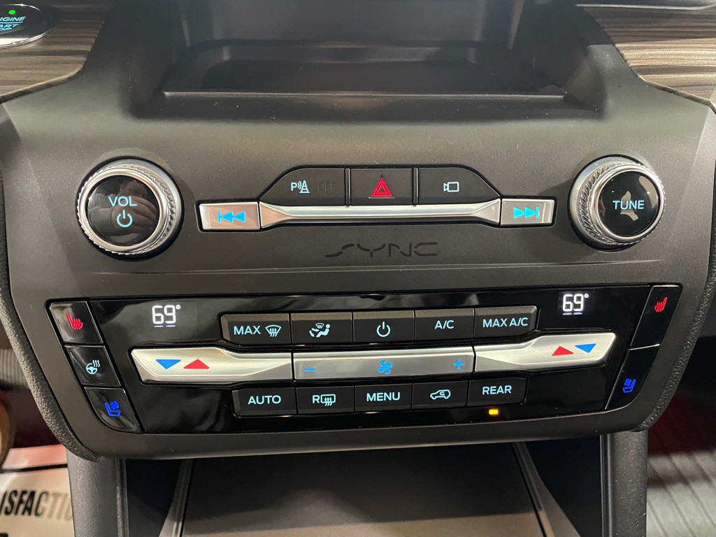 2020 Ford Explorer Image 38