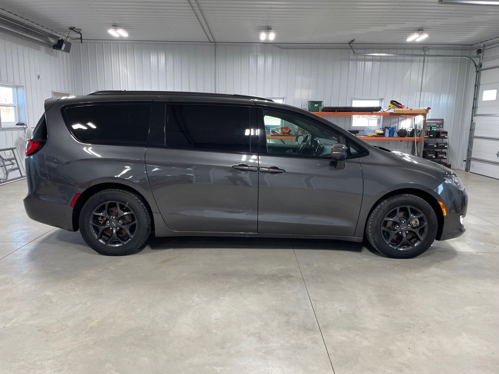 2019 Chrysler Pacifica Image 8