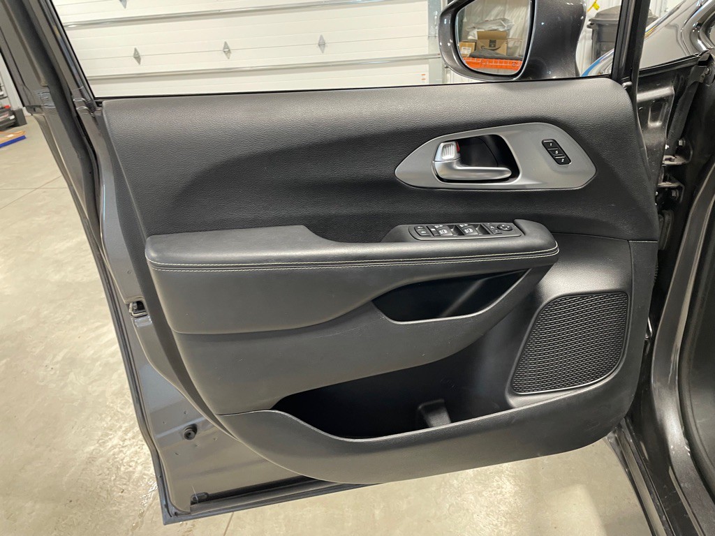 2019 Chrysler Pacifica Image 13