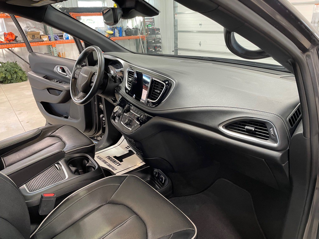 2019 Chrysler Pacifica Image 28