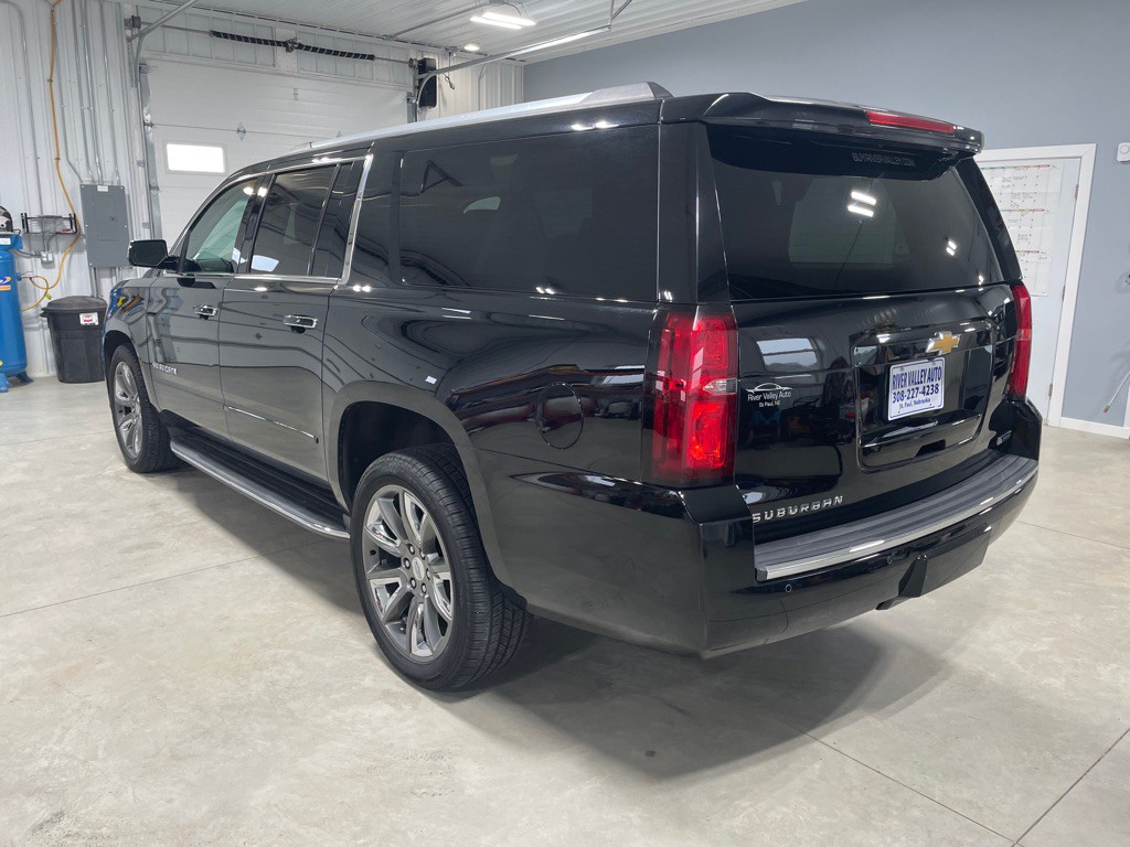 2018 Chevrolet Suburban Image 5