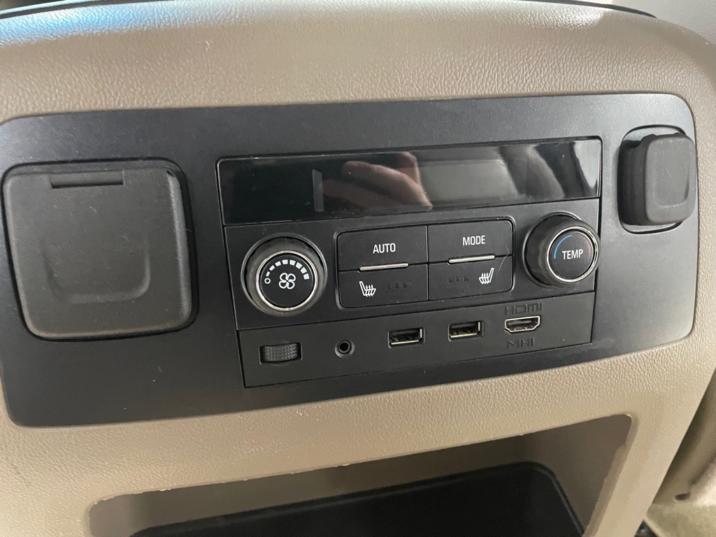 2018 Chevrolet Suburban Image 16