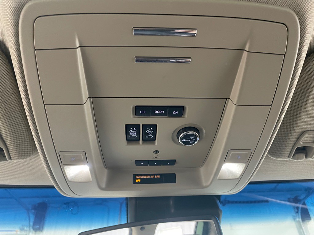 2018 Chevrolet Suburban Image 38