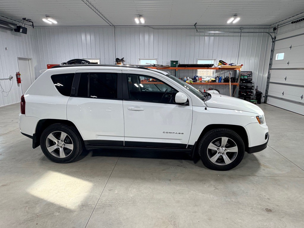 2017 Jeep Compass Image 4