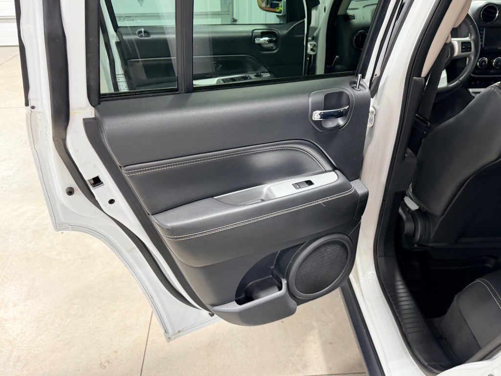 2017 Jeep Compass Image 11