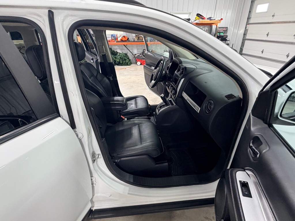 2017 Jeep Compass Image 18