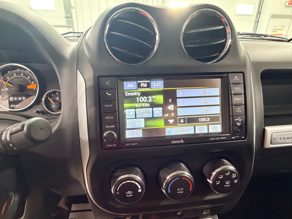 2017 Jeep Compass Image 30
