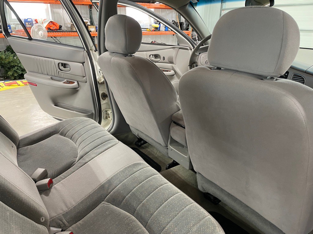 2003 Buick Century Image 18