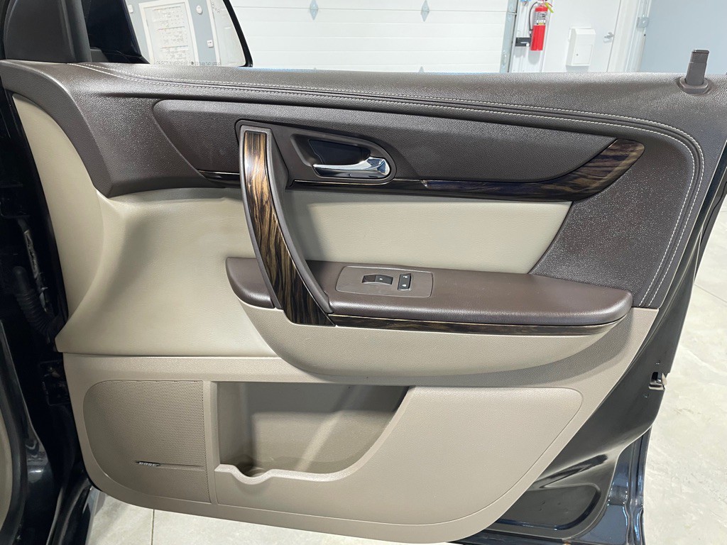 2015 GMC Acadia Image 28
