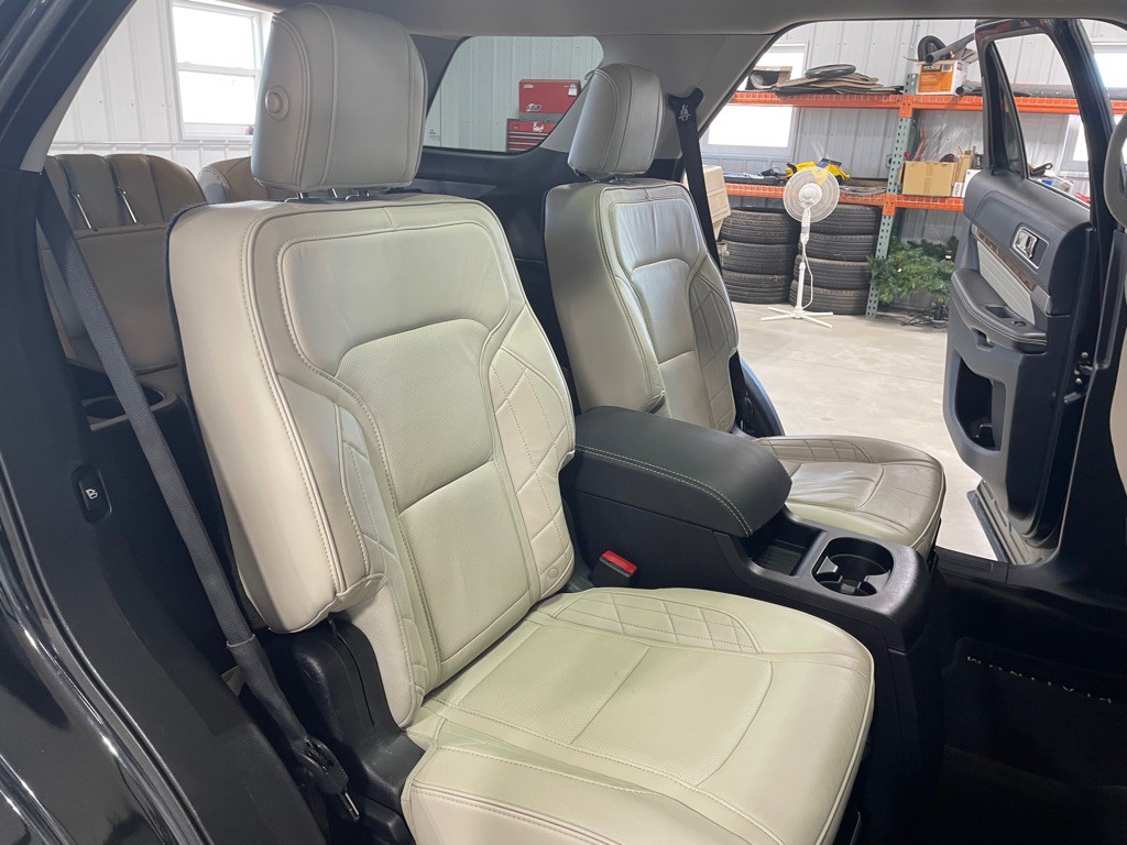 2016 Ford Explorer Image 26