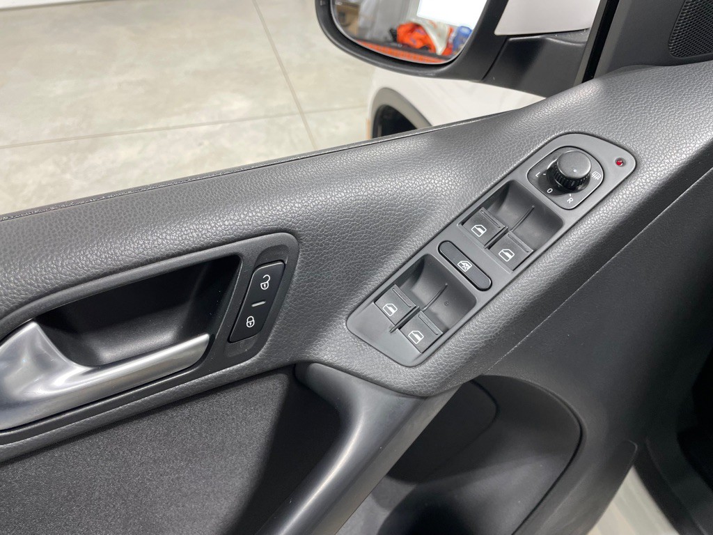 2012 Volkswagen Tiguan Image 11