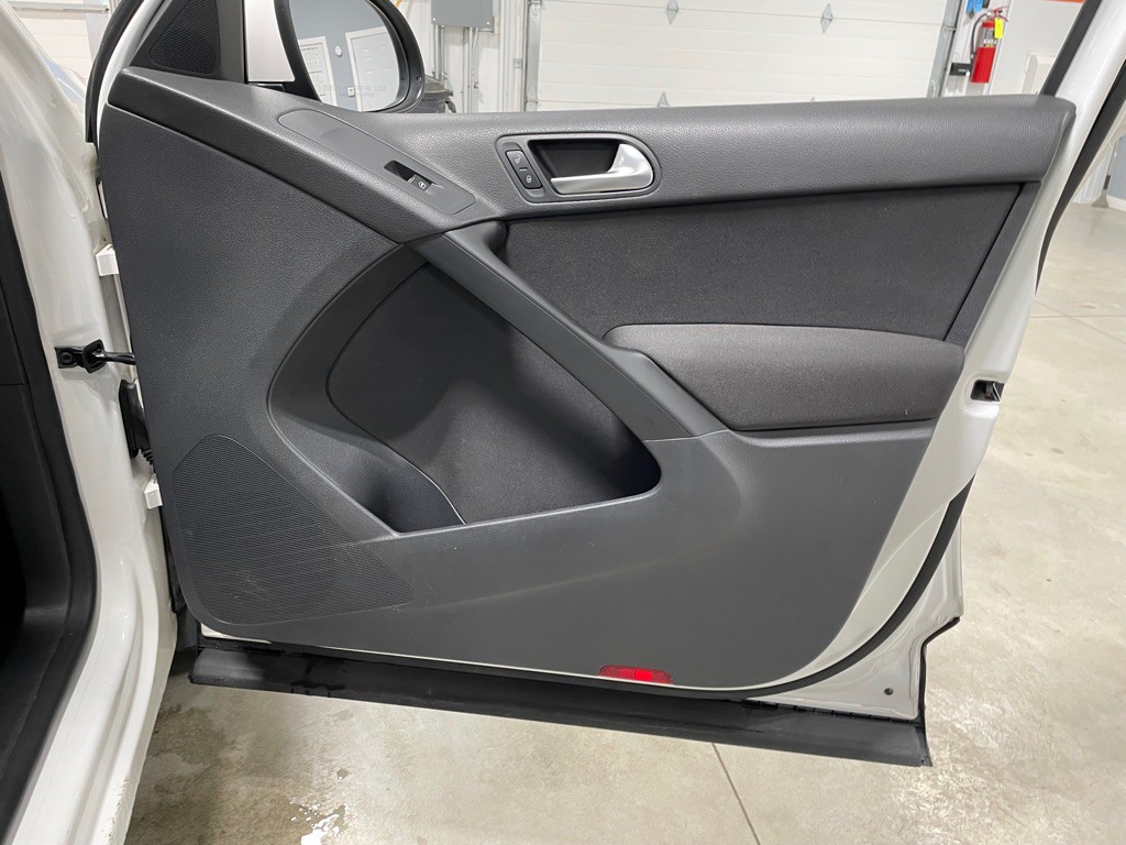2012 Volkswagen Tiguan Image 25