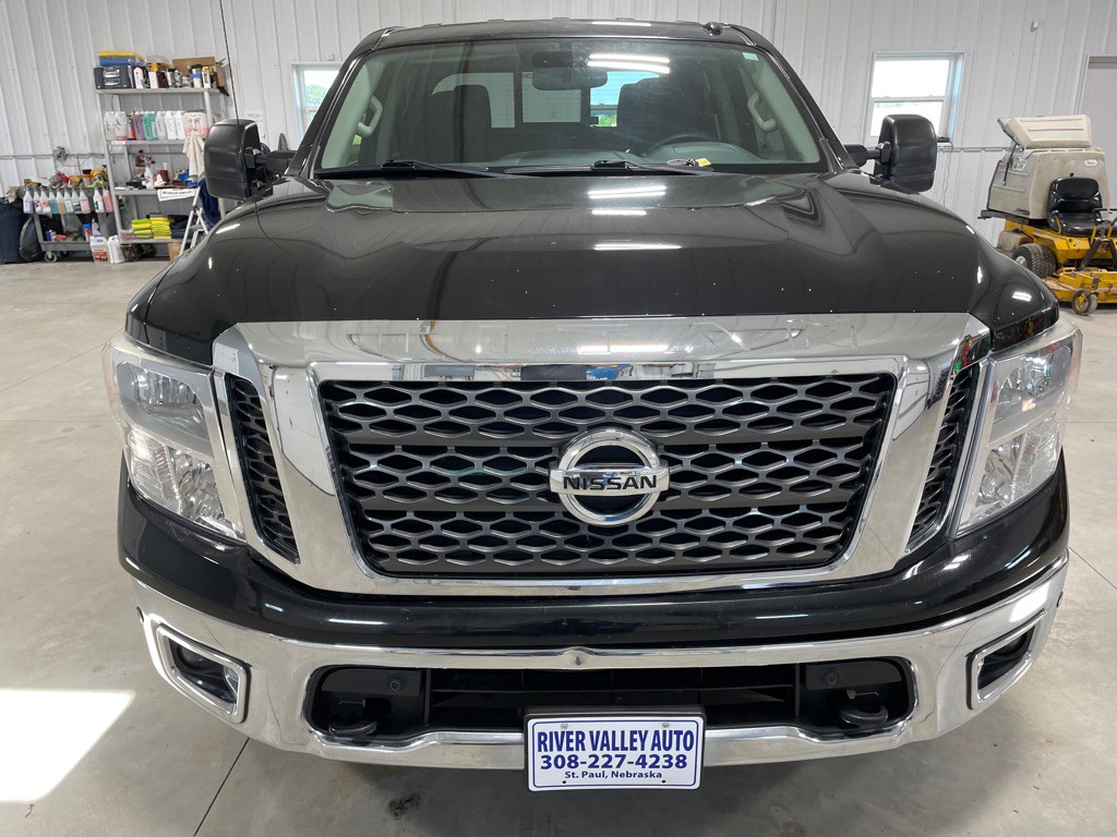 2017 Nissan Titan Image 2