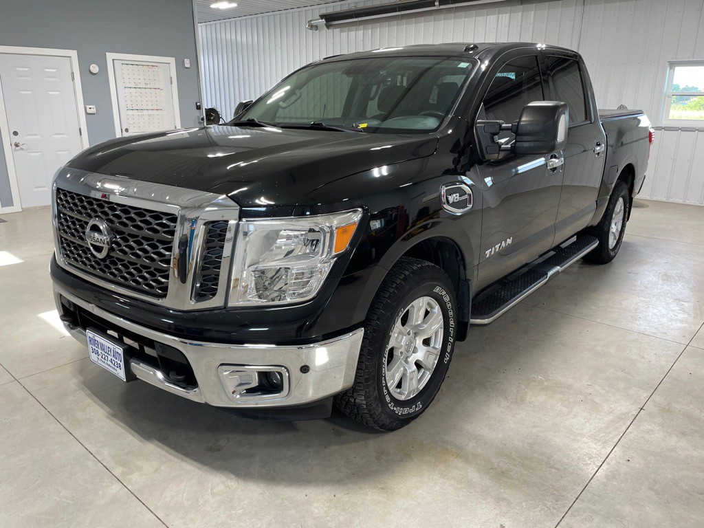 2017 Nissan Titan Image 3