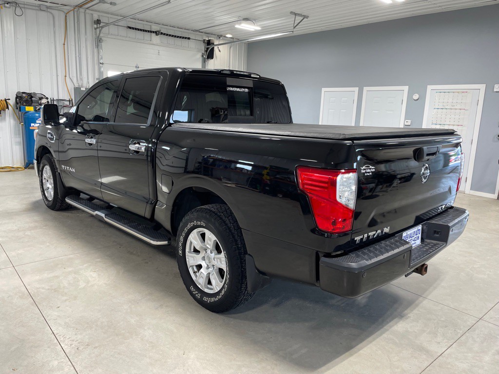 2017 Nissan Titan Image 5