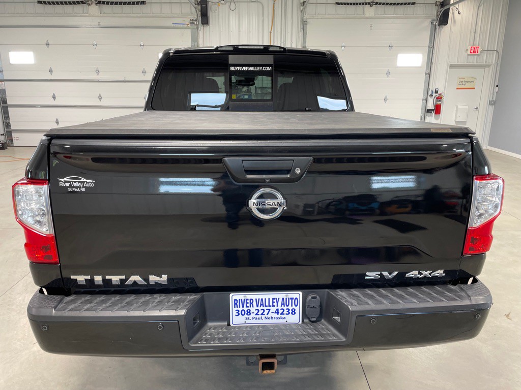 2017 Nissan Titan Image 6