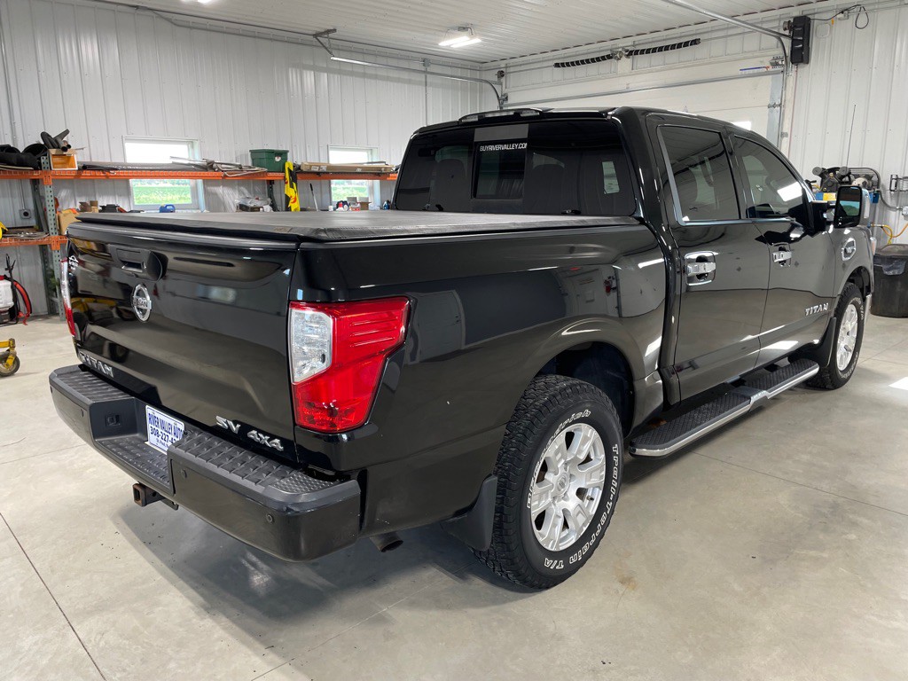 2017 Nissan Titan Image 7