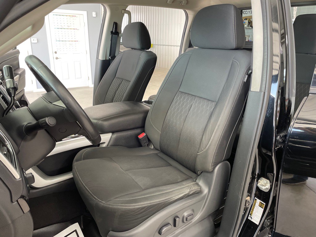 2017 Nissan Titan Image 10