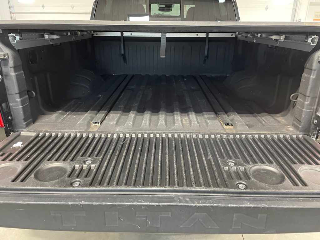 2017 Nissan Titan Image 17