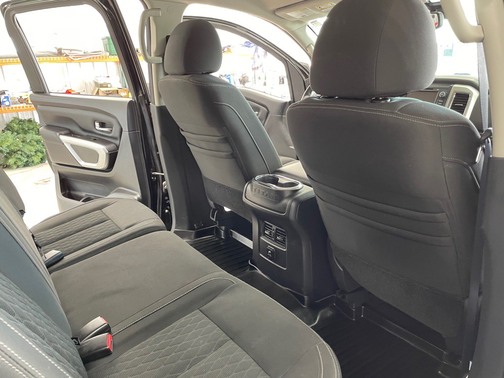 2017 Nissan Titan Image 18
