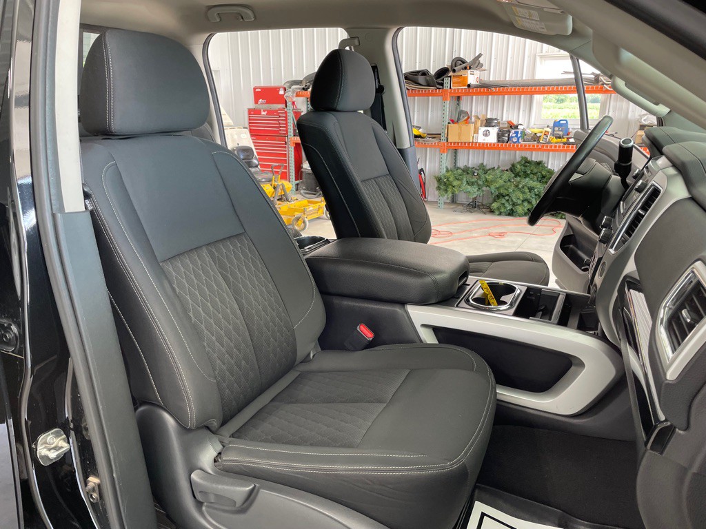 2017 Nissan Titan Image 23