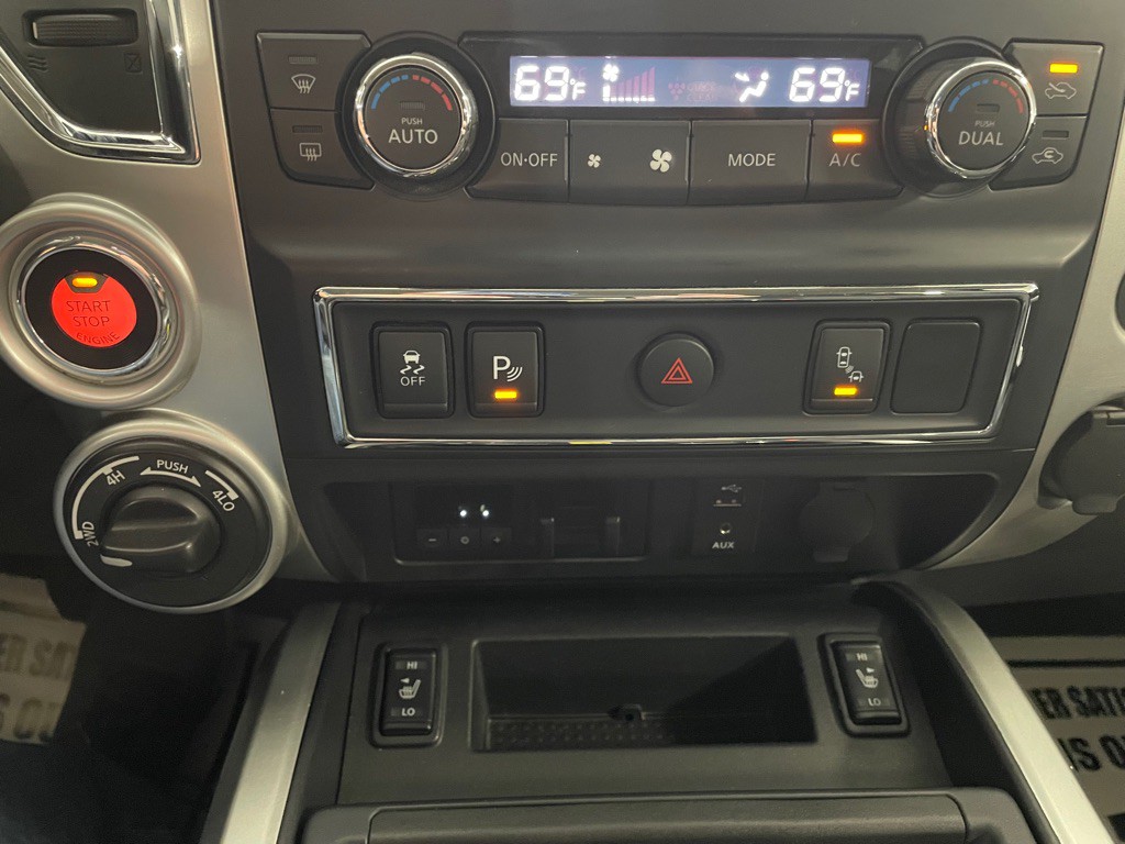 2017 Nissan Titan Image 32