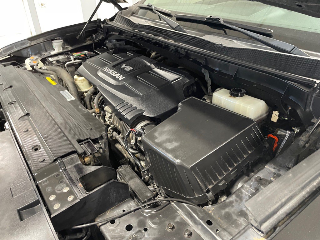2017 Nissan Titan Image 35