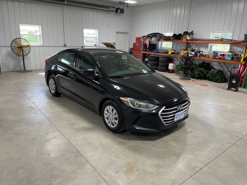2017 Hyundai Elantra Image 1