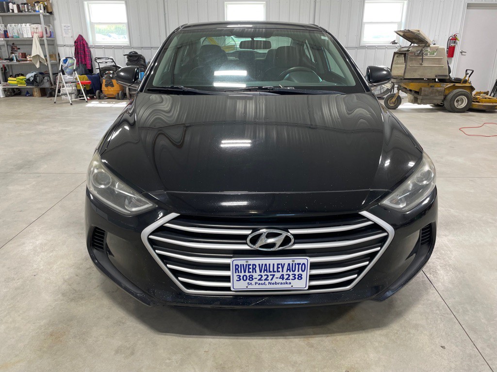 2017 Hyundai Elantra Image 2