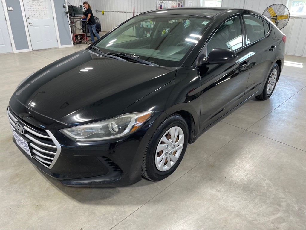 2017 Hyundai Elantra Image 3